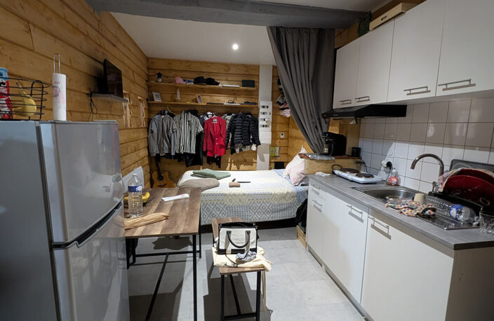 Maison de caractère à rénover avec terrasse et double garage — photo 3