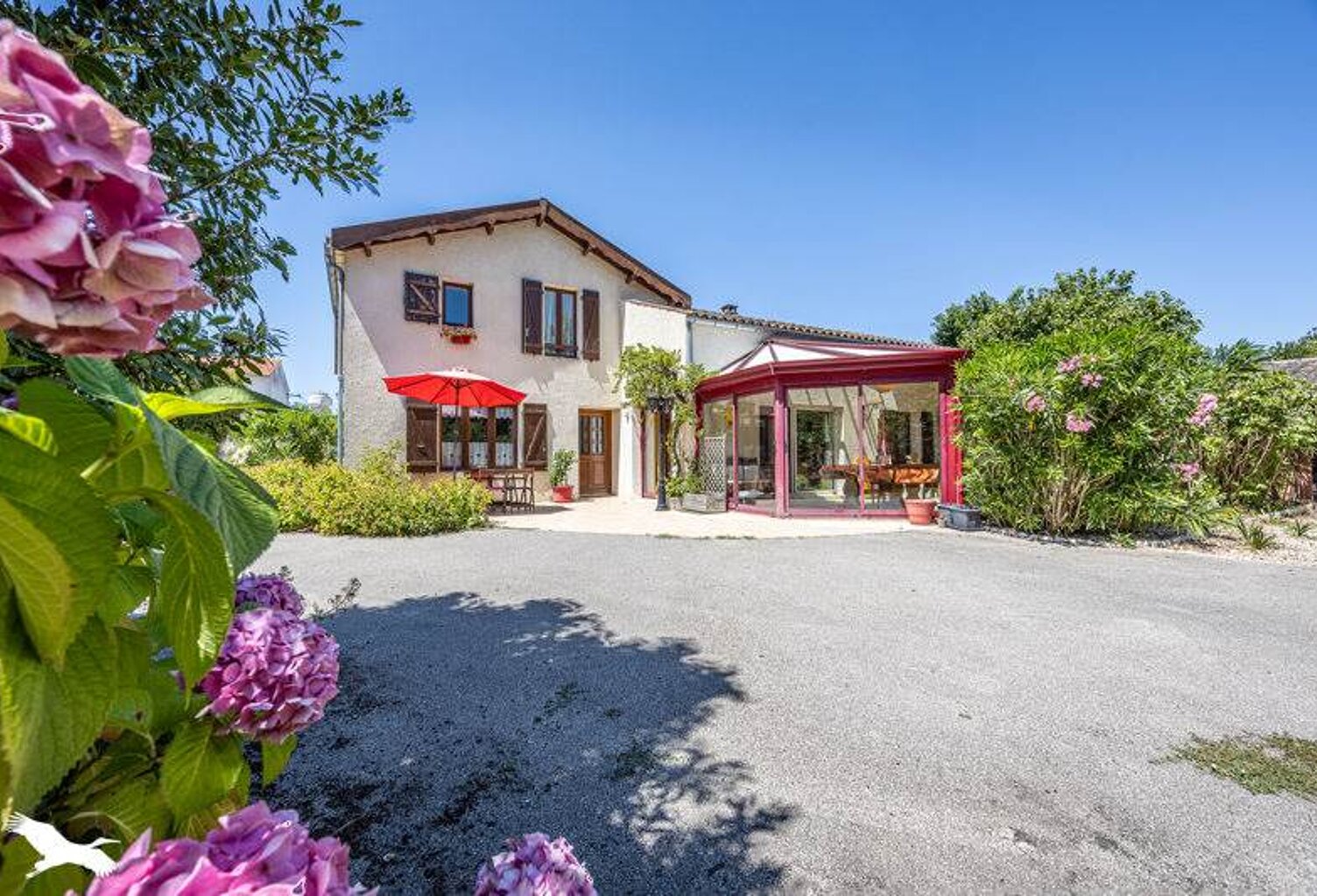 Maison en pierre de 7 pièces principales — photo 1