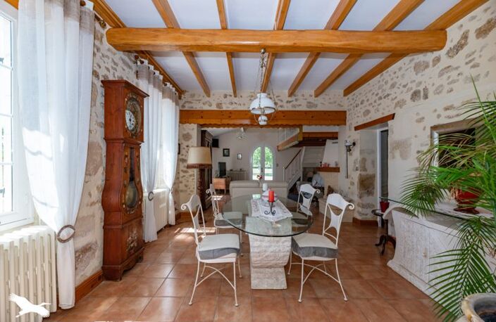 Maison en pierre de 8 pièces principales — photo 2