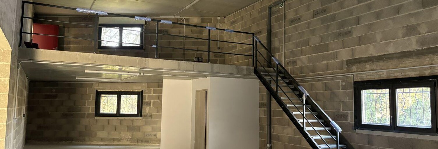 Commerce  143 m² à louer à La Tour-de-Salvagny (69890)