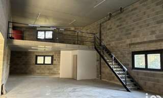 Commerce  143 m² à louer à La Tour-de-Salvagny (69890)