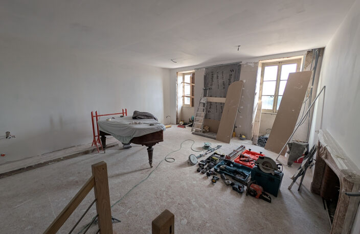 Maison de caractère à rénover avec terrasse et double garage — photo 4