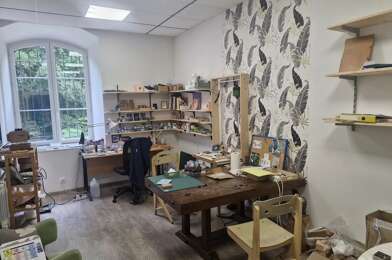 Local industriel  690 €