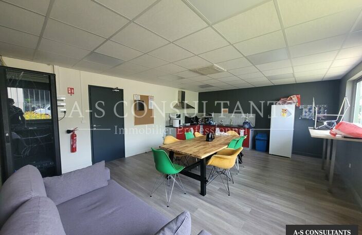 LOCAL D'ACTIVITE A VENDRE — photo 4