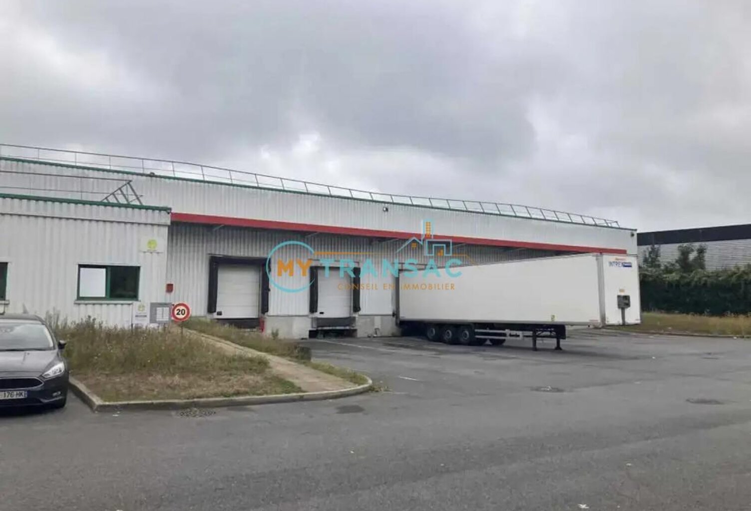 A LOUER Mitry-Mory Messagerie de 2 800m² — photo 1