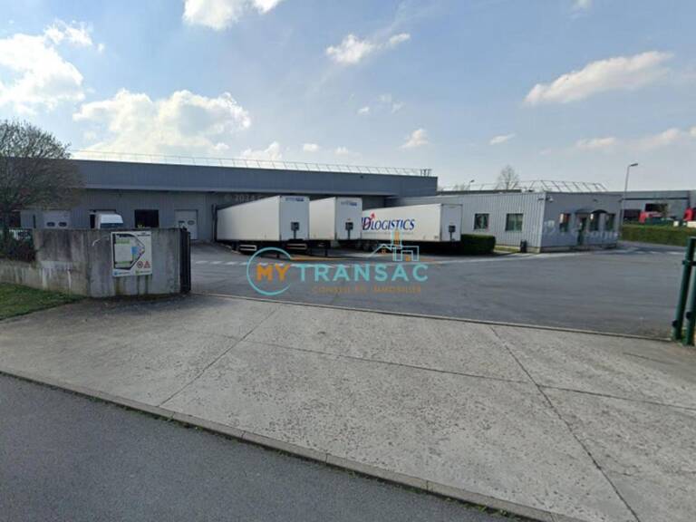 A LOUER Brie-Comte-Robert Messagerie de 3 541m² — photo 1