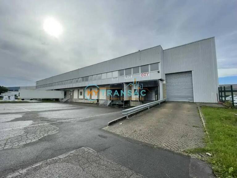 A Louer Entrepôt de 5 473m² à Sucy — photo 1