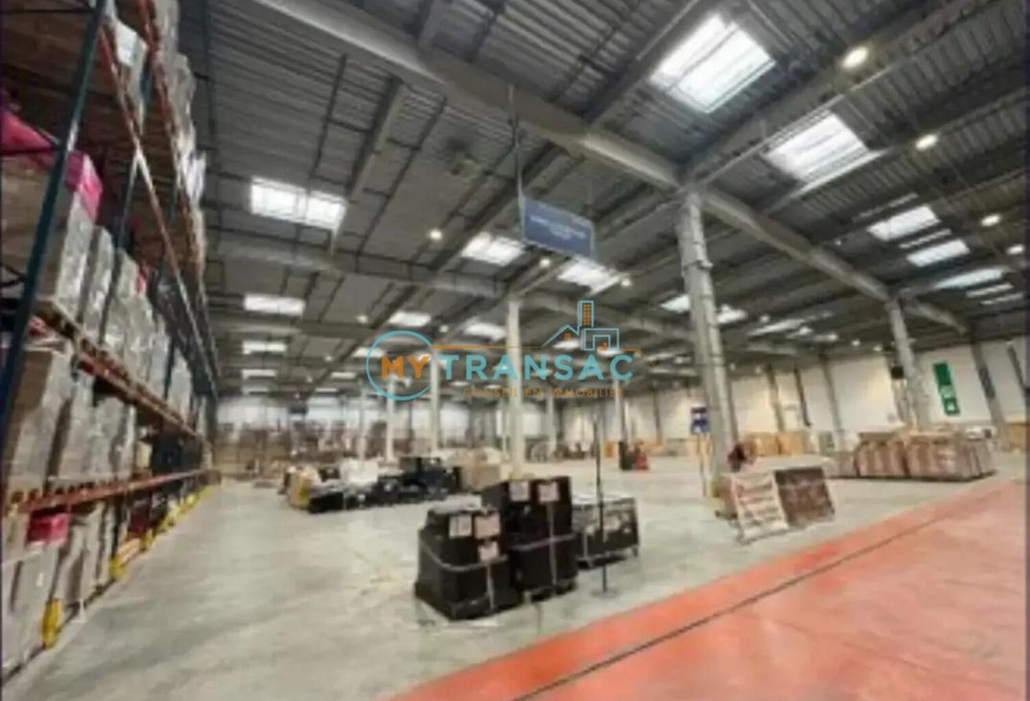 A LOUER un entrepôt de 9 229m² situé à Gennevilliers — photo 1