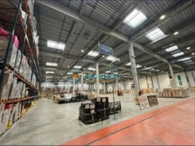 A LOUER un entrepôt de 9 229m² situé à Gennevilliers — photo 1