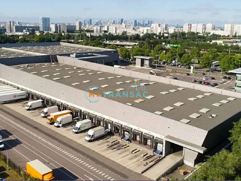 A LOUER Gennevilliers site logistique de 20 667 m² — photo 1
