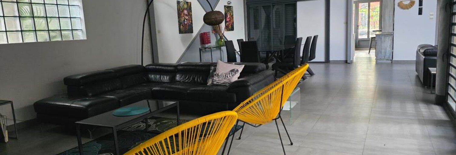 Commerce  326 m² à louer à Saint-Pierre (97410)