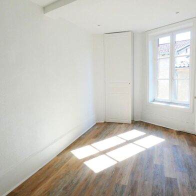 Appartement 3 pièces 854 €