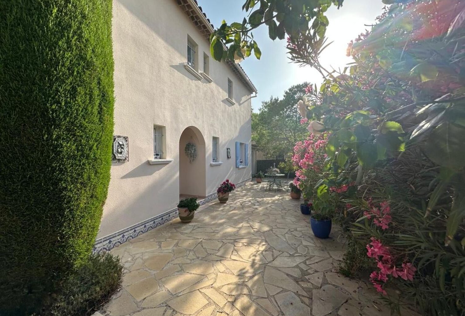 Maison À Vendre à Six Fours les plages, secteur résidentiel — photo 1