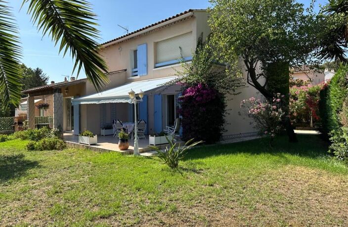 Maison À Vendre à Six Fours les plages, secteur résidentiel — photo 2