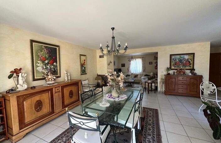 Maison À Vendre à Six Fours les plages, secteur résidentiel — photo 4