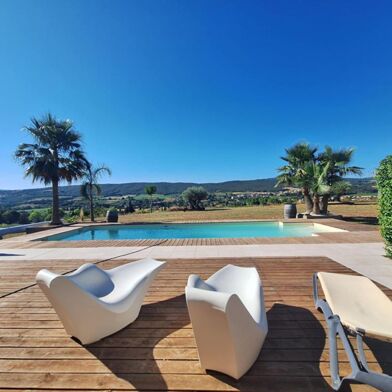 Maison 5 pièces 735560 €