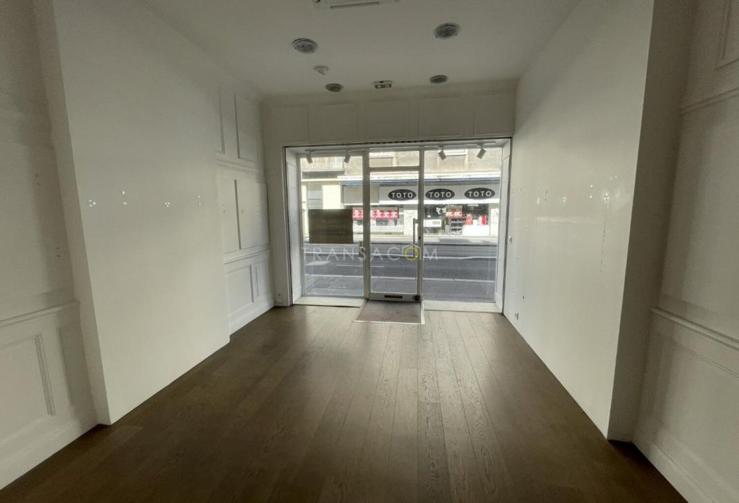 Local commercial — photo 1