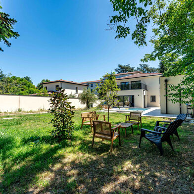 Maison 6 pièces 739000 €