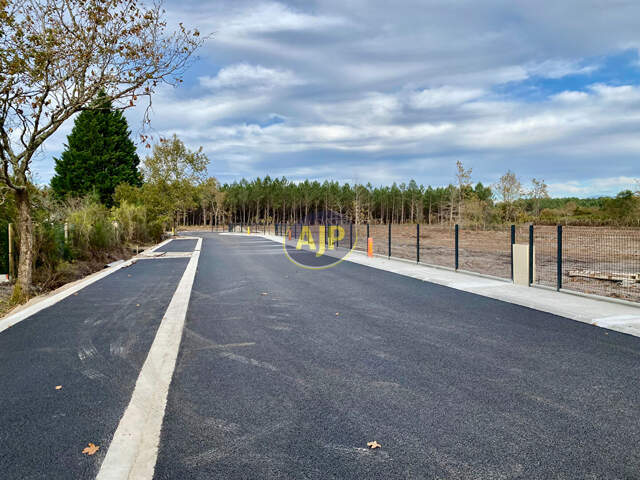 Lotissement de 8 lots /1,5 km du Lac — photo du bien