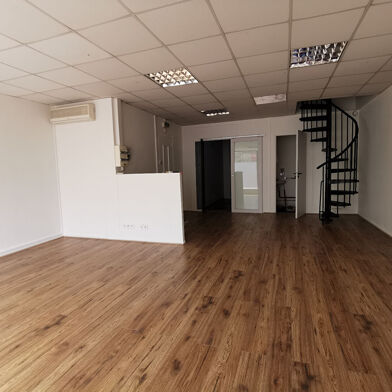 Commerce 3 pièces 976 €