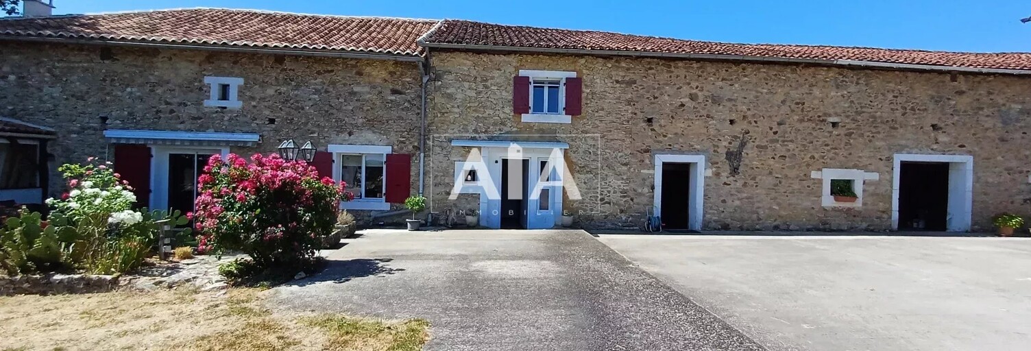Maison 9 Pièces 300 m² à vendre à Terres-de-Haute-Charente (16270)