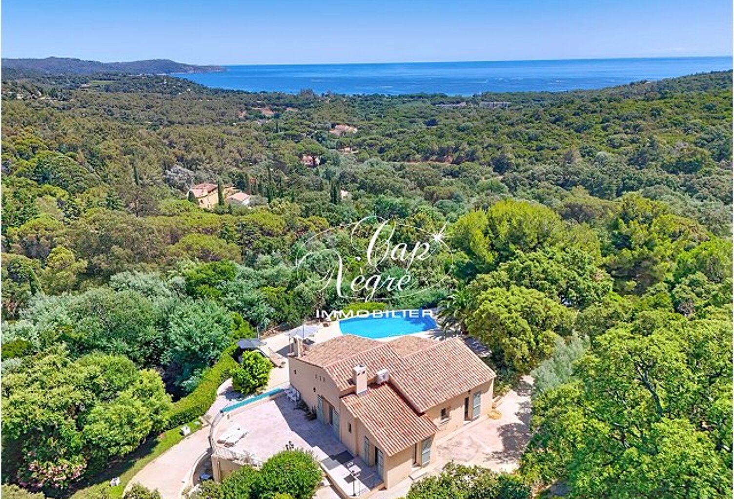 VILLA PROVENÇALE DE CARACTÈRE VUE MER À VENDRE À CAVALAIRE SUR M — photo 1