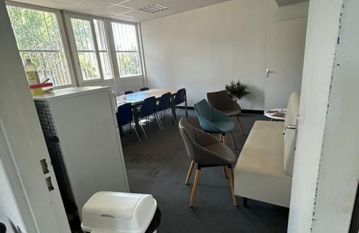 Local commercial - ZONE DU TUBE — photo 2