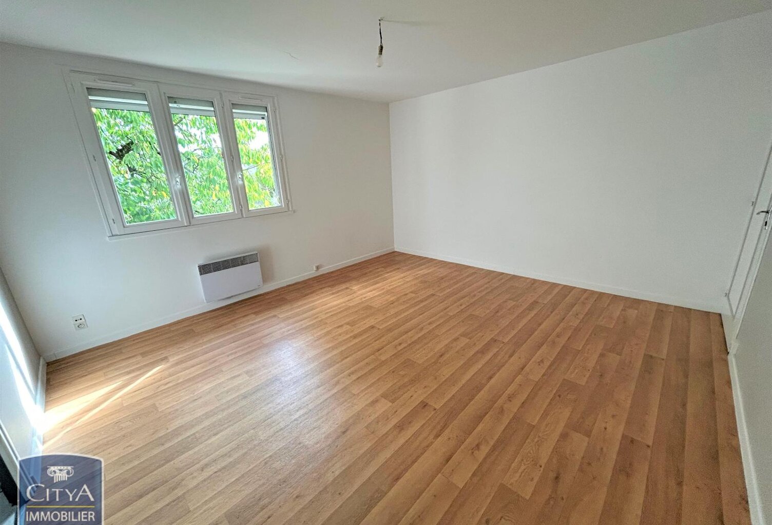 Location appartement 1 pièce 30 m² à Cholet (49300) — photo 1