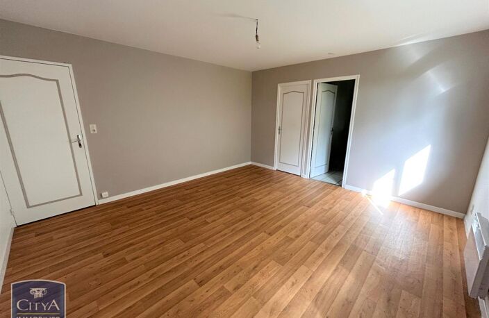 Location appartement 1 pièce 30 m² à Cholet (49300) — photo 3