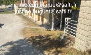 Immeuble  82 m² à vendre à La Couronne (16400)