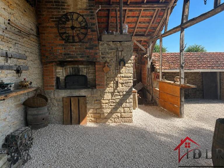 maison avec garage et terrain — photo 1