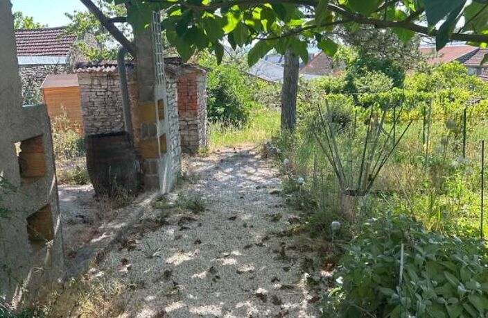 maison avec garage et terrain — photo 4
