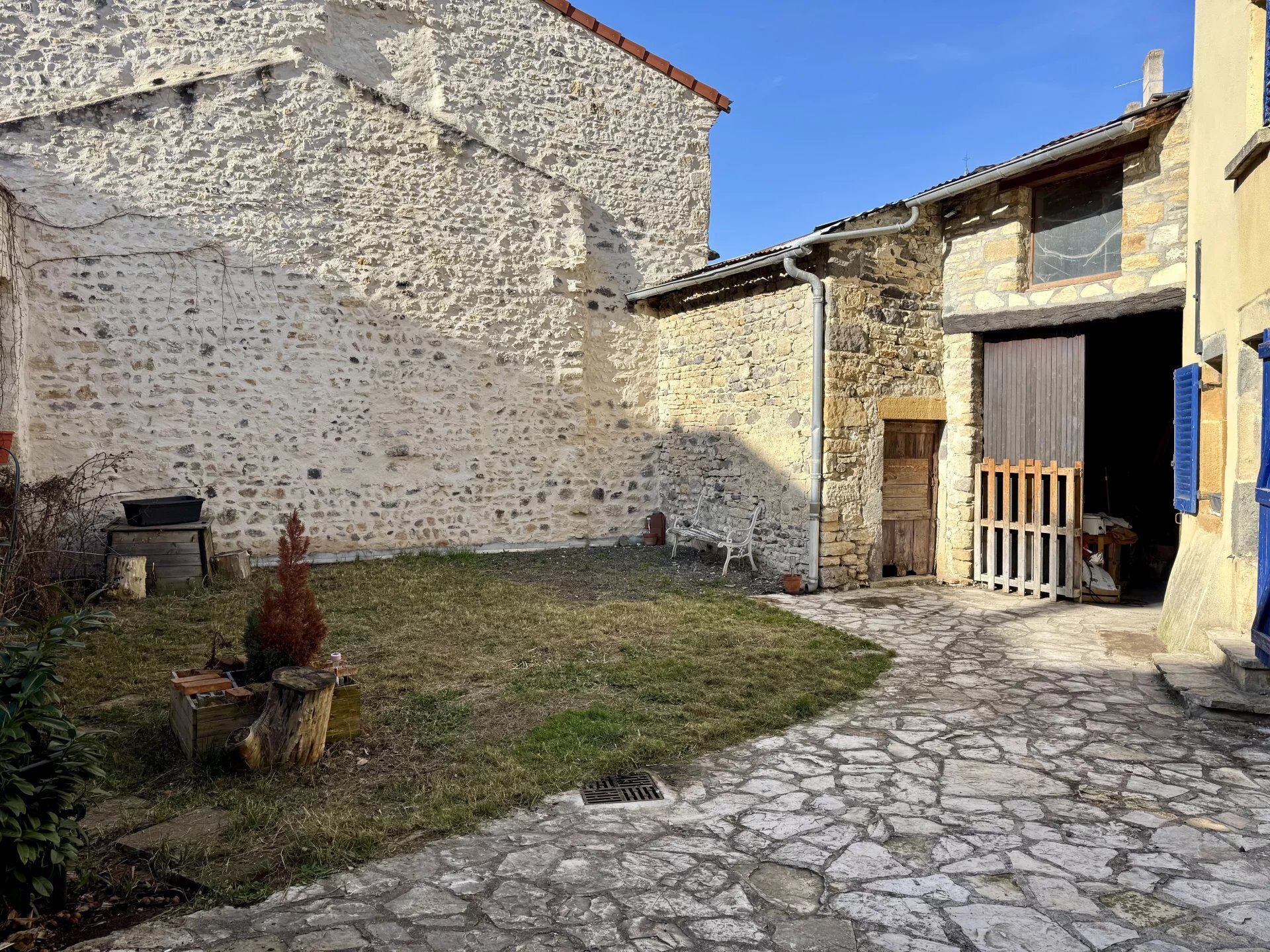 Maison 7 pièces 166 m² · à Chadeleuf · 166 m² · 215 000 €