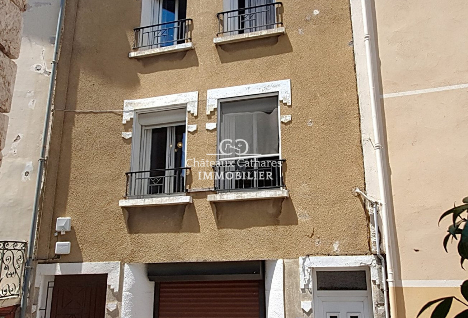 Maison de village avec garage — photo 1