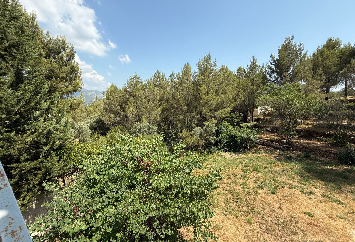 13400 Aubagne   Les Solans sur un terrain arboré de 2.920 m2 — photo 1