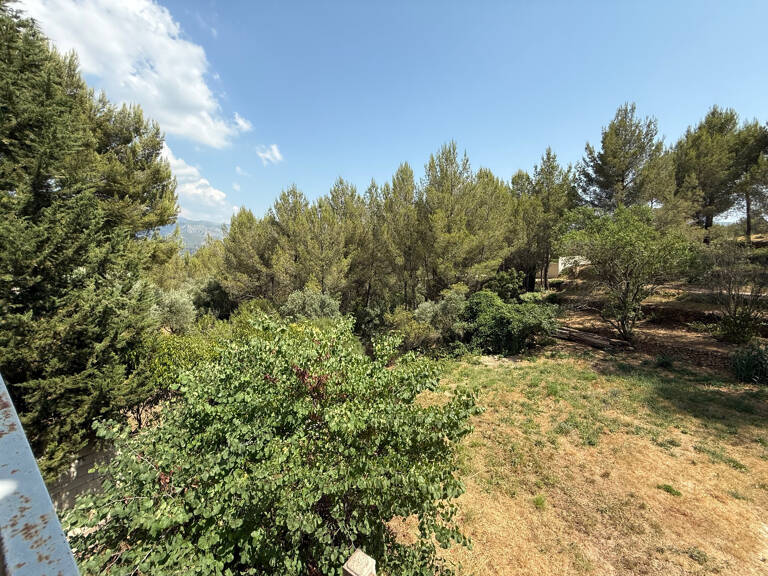 13400 Aubagne   Les Solans sur un terrain arboré de 2.920 m2 — photo 1