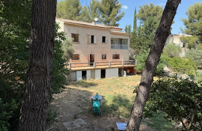 13400 Aubagne   Les Solans sur un terrain arboré de 2.920 m2 — photo 2