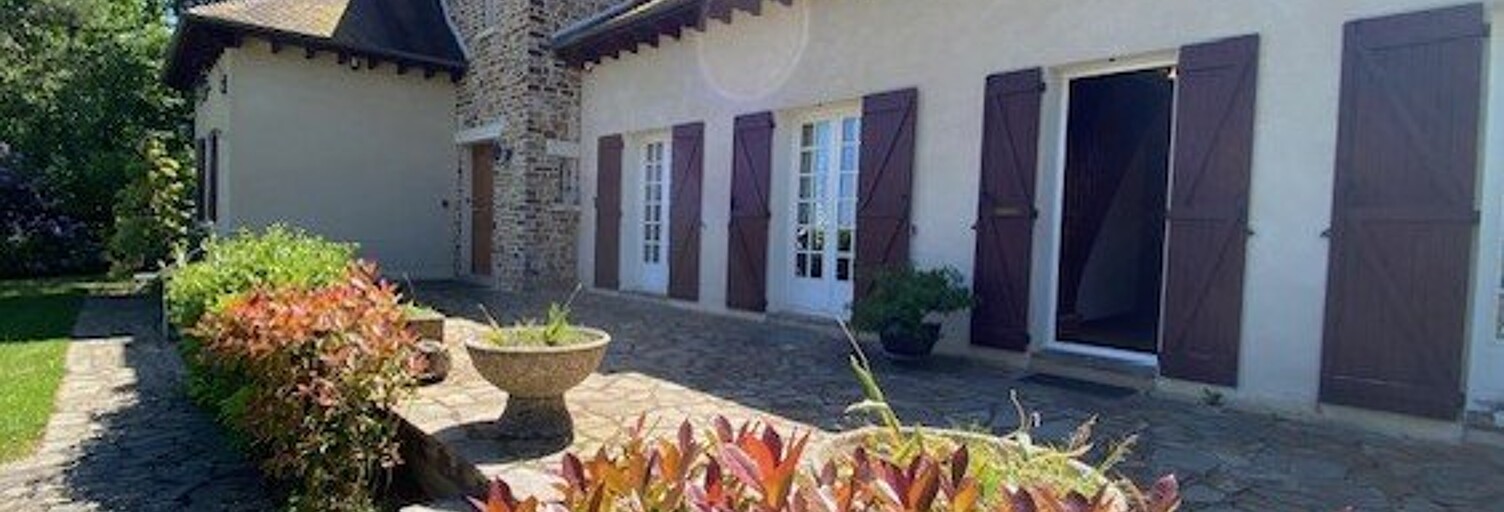 Maison 10 Pièces 311 m² à vendre à Arnac-Pompadour (19230)