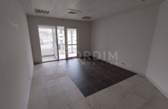COSNE SUR LOIRE - CELLULE COMMERCIALE DE 421M² — photo 4