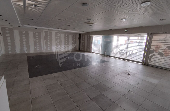 COSNE SUR LOIRE - CELLULE COMMERCIALE DE 421M² — photo 5