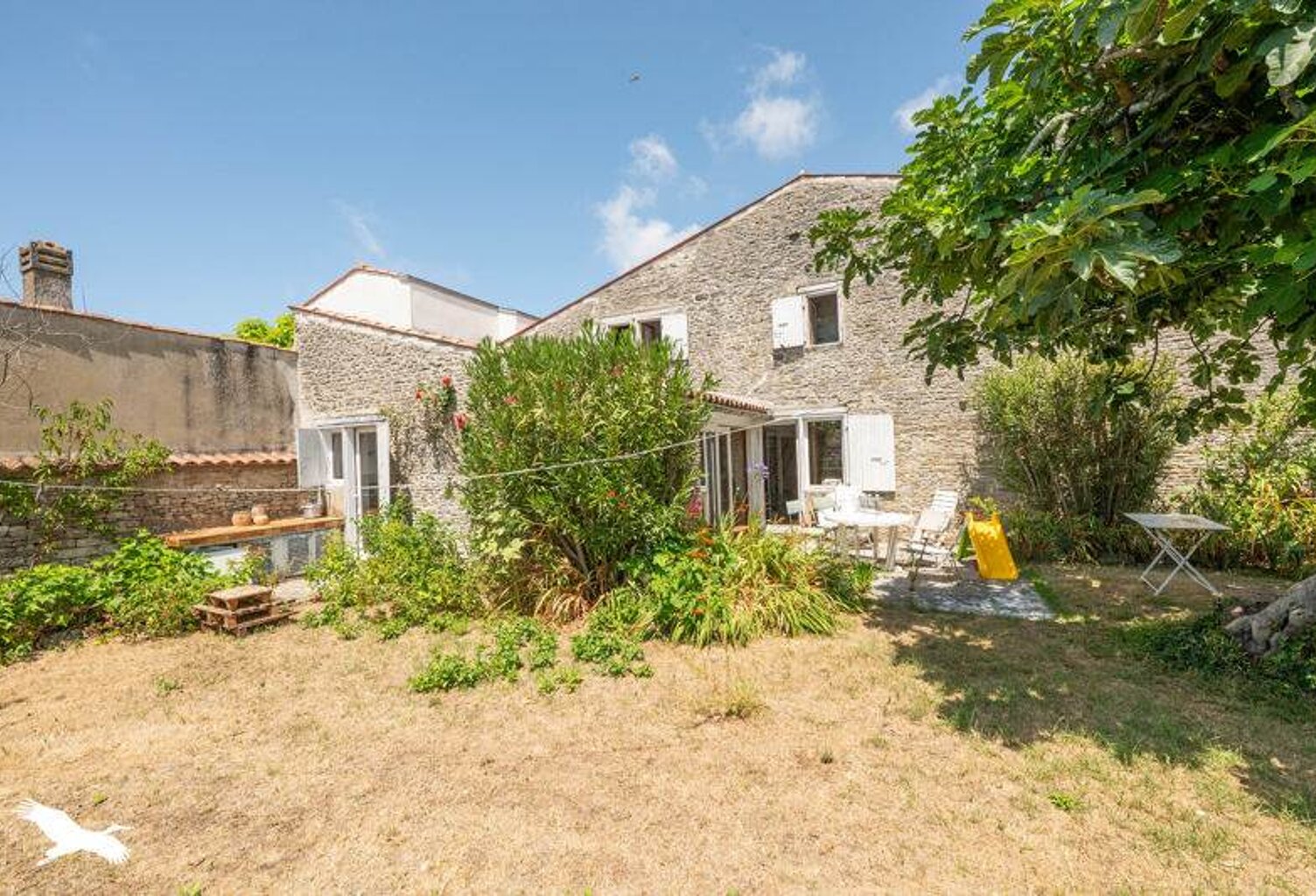 Maison en pierre de 4 pièces principales — photo 1