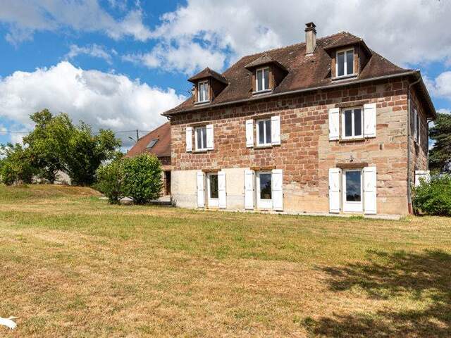 Maison en pierre de 12 pièces principales — photo du bien