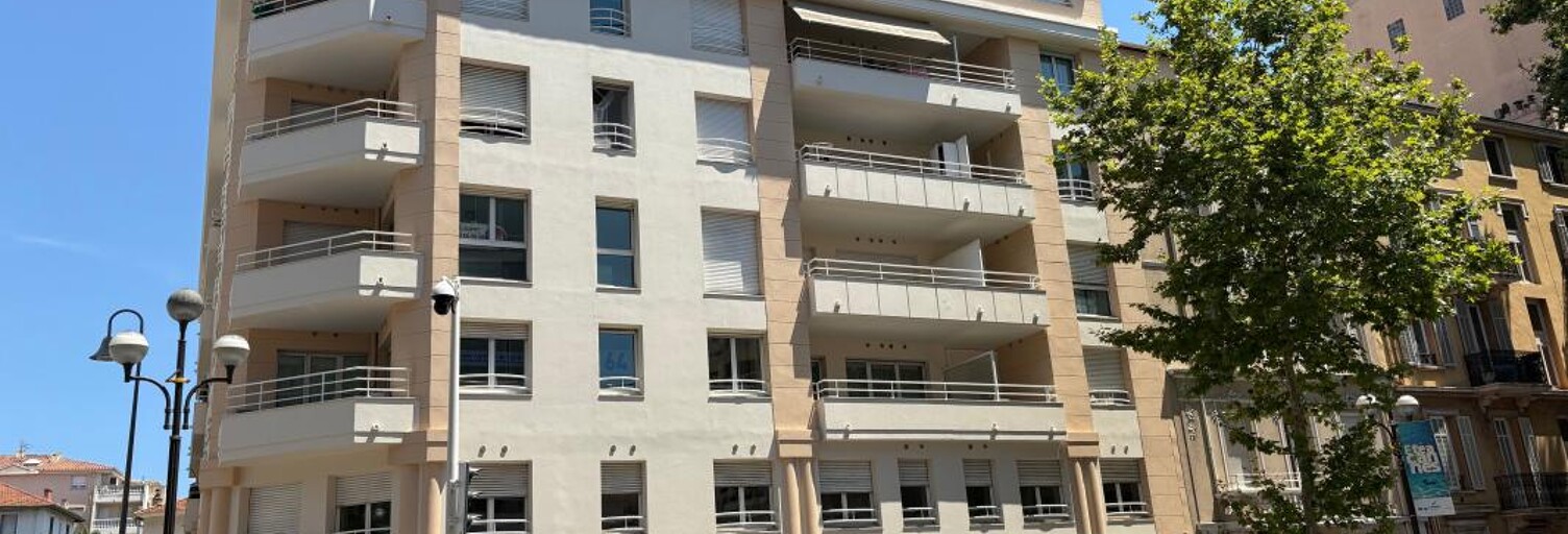 Bureau  42 m² à louer à Cannes (06400)