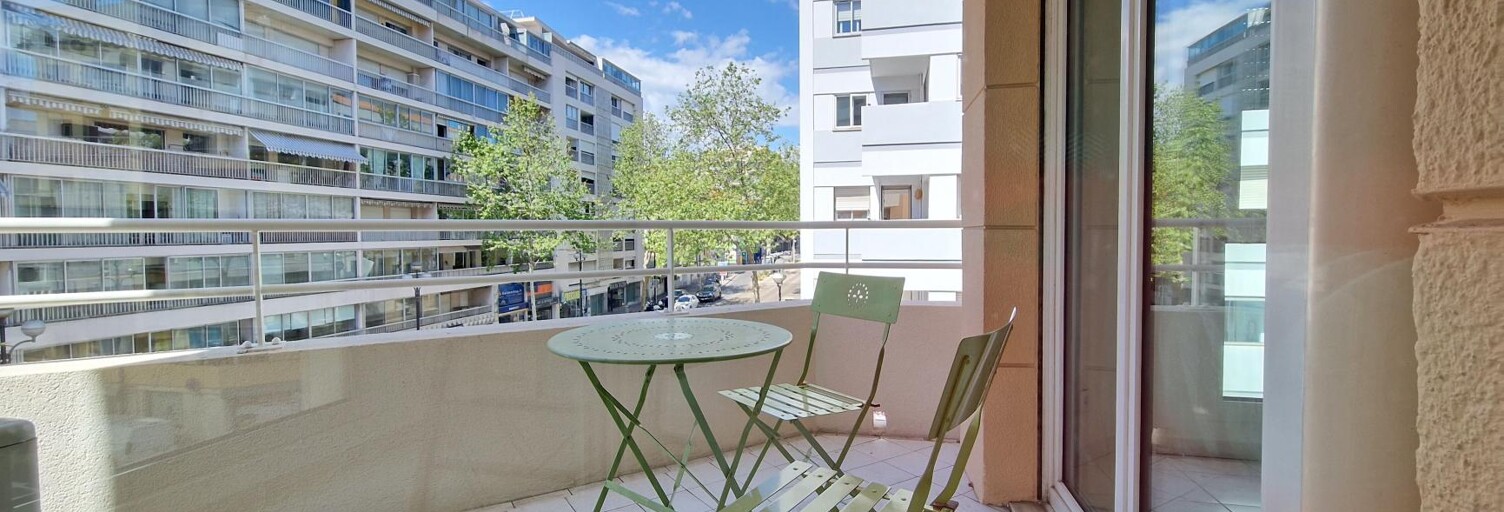 Bureau  42 m² à louer à Cannes (06400)