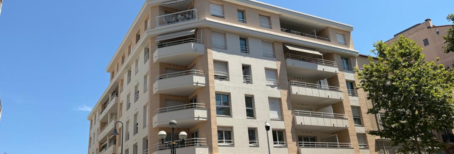 Bureau  44 m² à louer à Cannes (06400)