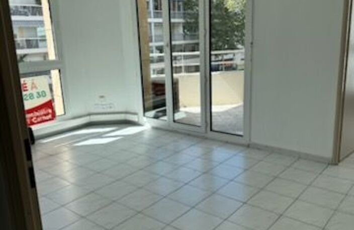 RARE - FAIBLE CHARGES-  BUREAU A LOUER 42m² - 3 PIECES - CLIMATISE — photo 3
