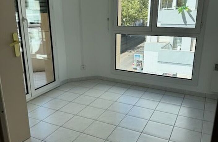 RARE - FAIBLE CHARGES-  BUREAU A LOUER 42m² - 3 PIECES - CLIMATISE — photo 4