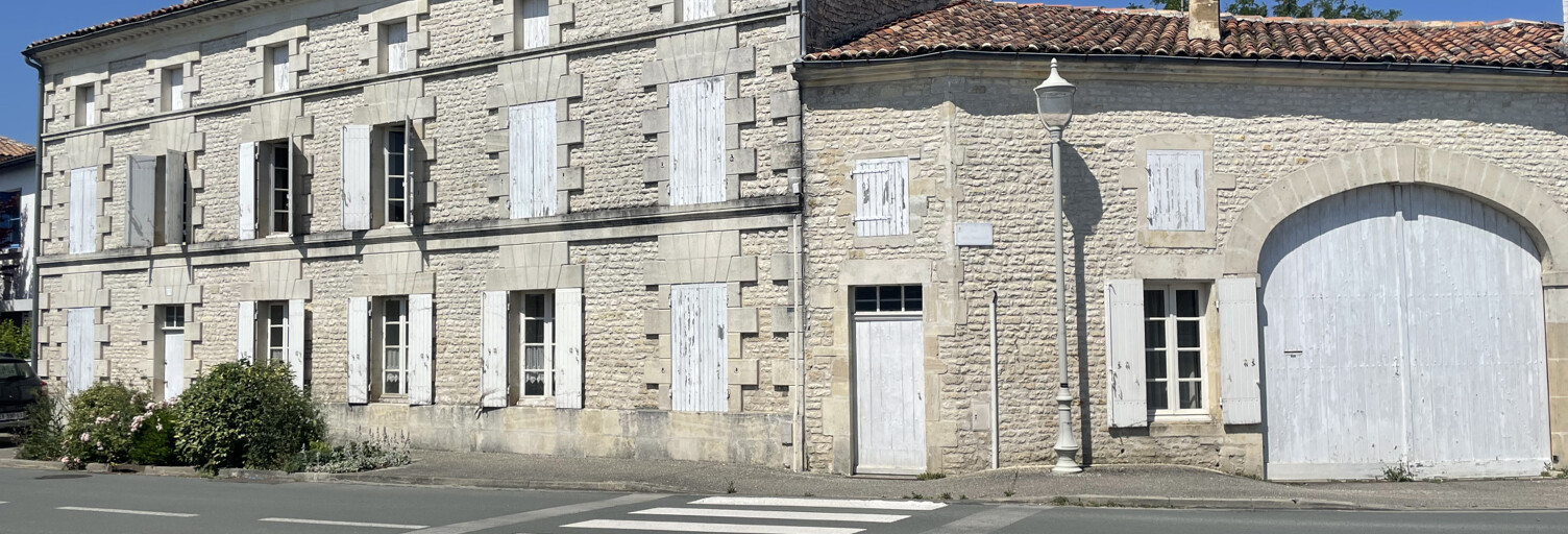 Maison 9 Pièces 249 m² à vendre à Matha (17160)