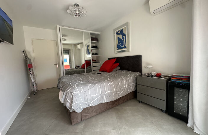 CANNES 190M  DU CENTRE T3 70M2 REFAIT TERRASSE 40M2 SUD  2 P — photo 3
