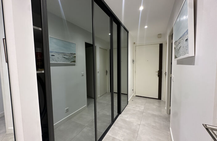 CANNES 190M  DU CENTRE T3 70M2 REFAIT TERRASSE 40M2 SUD  2 P — photo 4